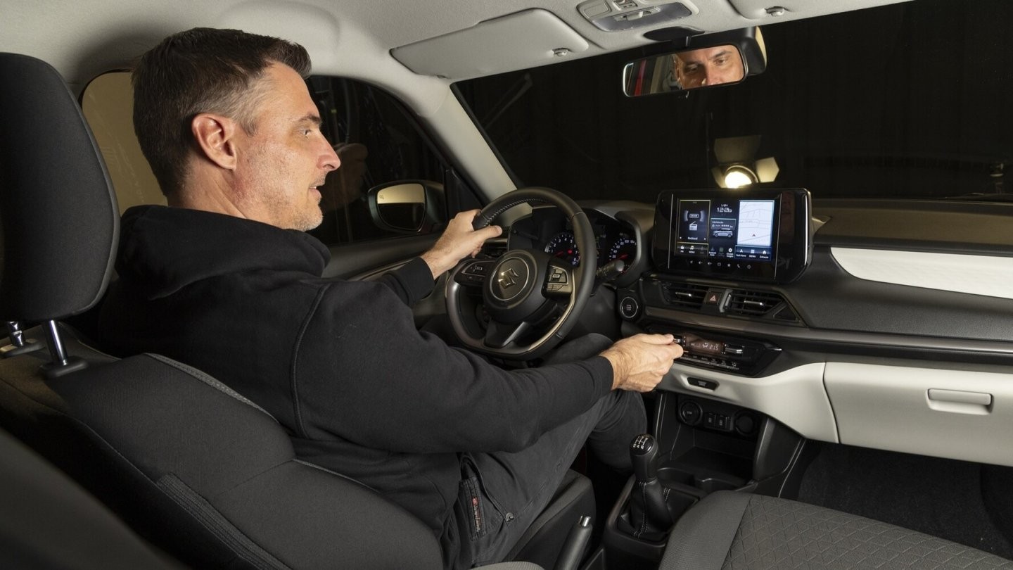 Suzuki Swift Lenkrad und Instrumente